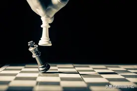 国际象棋时钟、时间和《女王的开局》的文化图片