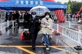 河南警察学院迎来1399名新生图片