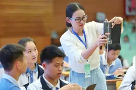 “老师，这样穿不合适吧”，教师穿衣风格引不满，老师硬气回怼图片