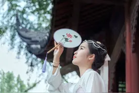 故事：得知将军嫡女坠崖，太子直接退婚，王爷将人救回欲娶为王妃图片