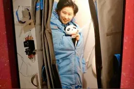 女宇航员在太空工作时，如何保护自己的隐私？方法其实很简单图片