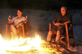 法国夫妇去非洲豪华游，露营醒来丈夫胳膊被狮子咬走，旅行社：不关我事图片