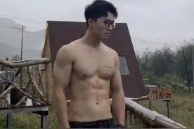 幼儿园猛男老师走红，网友：还收成年学生么图片