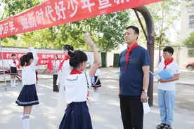 “红领巾，我为你自豪”——航空港区高皇寺小学新队员入队仪式图片