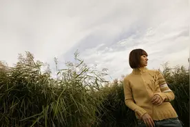 别再幼稚地说以后一个人过，老了就去养老院了图片