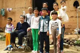 她高考712分考上人民大学，却改嫁山村吃低保？成了六个孩子的妈图片