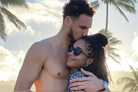 身家1亿美金！拉文却不抛弃“初恋”，持大钻戒求婚，苦苦等了8年图片