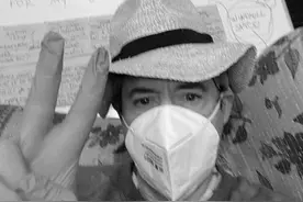 “钢铁侠”你的口罩戴反了图片