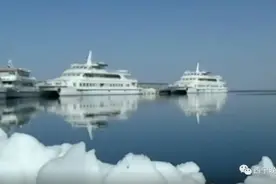 青海湖一夜开湖图片