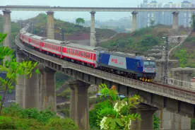一趟运行在武昌与重庆之间的快速列车，开行四年即停运图片