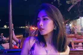 有种“惊艳”叫《庆余年》女帝，脱下龙袍后的她，性感到认不出图片
