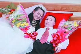 马来西亚女孩远嫁中国瘫痪小伙，小伙去世后，妻子做出了一个决定图片