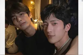 井柏然庆生晒与李荣浩宋威龙合照，李荣浩的眼睛比井柏然还小图片