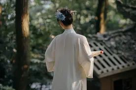 故事：随爱慕十年的心上人入京，只等嫁过门，大婚当日新娘却换人图片