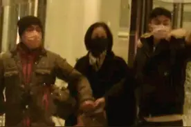 陈宝国一家三口温馨外出！儿子魁梧帅气更像妈，65岁爱妻气质出众图片
