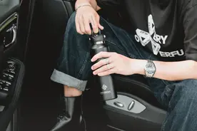 前微软工程师颠覆传统，发明三指开盖保温杯，挤破头想卖给中国人图片