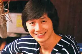 许冠杰为小儿子庆生，45岁许怀欣抗癌成功精神足，三代同堂太温馨图片