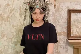 唐嫣产后首次营业 穿戏服戴墨镜摆拍频笑场图片