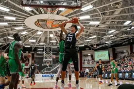 21分钟19分，华裔天才中锋太强了！19岁，身高2米24！他能进NBA？图片