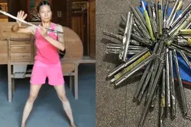 女硕士痴迷李小龙，苦练双节棍7年打坏60根钢棒出手惊人图片