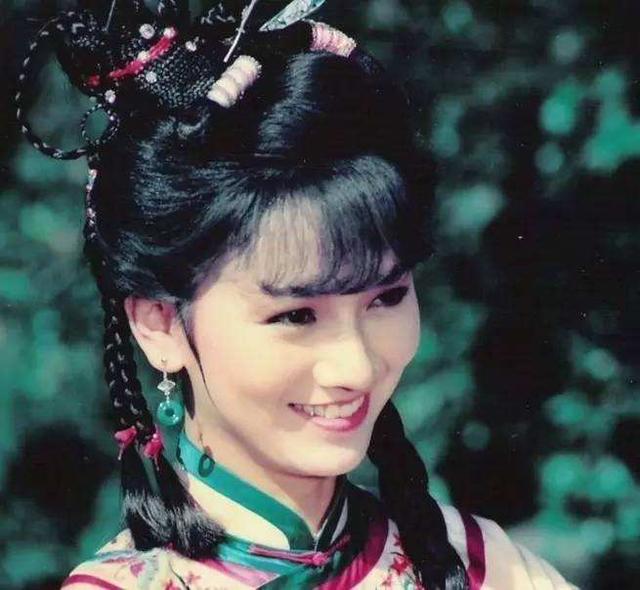 阿房女是秦始皇的什么人物,《秦始皇与阿房女》中的赵雅芝,图二美艳