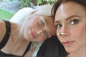 贝嫂晒近照，与小20岁准儿媳同框庆生，46岁维多利亚稍胜一筹图片