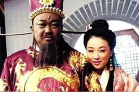 包拯60大寿时感叹自己无后，儿媳突然跪下：爹爹，您还有个儿子图片