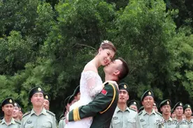 军人的妻子叫军嫂，那女军人的老公怎么叫？看完别再叫错了图片