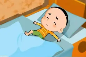 宝宝睡觉喜欢蹬被子怎么办？7个原因7套疗法，宝宝再也不怕着凉图片