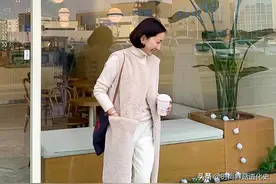 这位韩国“大妈”不简单，穿衣日常不复杂，50岁穿出30岁感觉图片