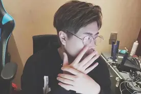 斗鱼再次响起让水友全体起立的声音 卢本伟直播通宵打麻将未被封图片