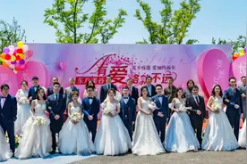 祝福！身披婚纱的援鄂护士跳起了芭蕾图片