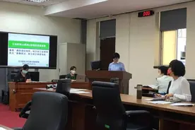 因开会坚持不戴口罩 民进党两女“立委”公开吵架图片