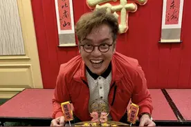 71岁谭咏麟庆生！与刘恺威前女友贴脸合照，钟镇涛曾志伟齐送祝福图片