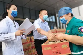 漯河市六院医护，收到来自新疆的哈密瓜了图片