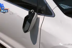 销售帮忙加油却撞坏新车，4S店经理表示出于人道主义给一张保养卡！女车主：两三百块钱打发谁啊图片