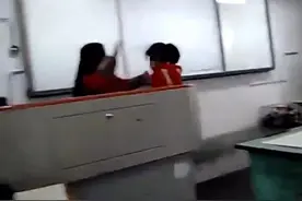 “成都一小学生做错题被老师扇耳光”续：涉事老师向家长道歉图片