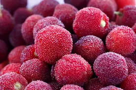 洗杨梅，用清水或者用盐水都不对，学会正确处理方法，干净放心吃图片