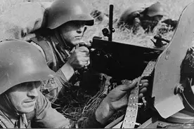 曼施坦因最后一战：20万德军突破百万苏军，元首专门飞去前线骂街图片