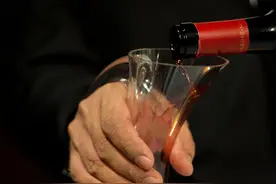 尼雅红酒课堂 | 一键get醒酒和醒酒之后的那些事儿图片