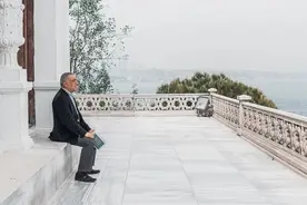 有这些表现的男人，可能已经爱上你了图片