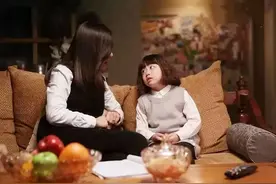 “低层次”的父母喜欢跟孩子不停讲道理，而高层次父母则会这样做图片