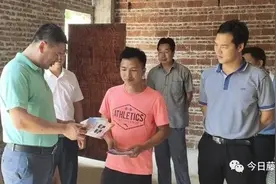 黄飞到藤州镇调研危房改造和禁毒等工作图片