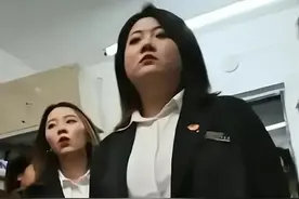 黑龙江某校学生干部“嚣张”查寝走红，网友：能耐不大，架子不小图片