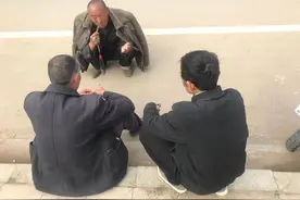 “55岁老头娶22岁智障女”背后的农村问题图片