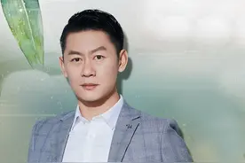 著名影视演员李健：平凡妻子是我16岁时的初恋图片