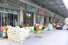闹哪样！网曝昆山有人囤了150袋大米…图片