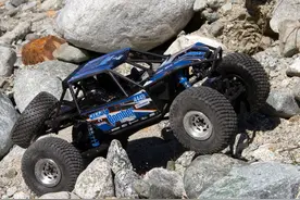 Axial RR10 Bomber 2.0 RTR 岩石越野车图片
