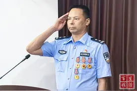 绵阳特巡警召开队伍教育整顿专题学习暨英模学习会图片