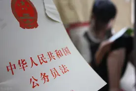 国考报名结束，考录比68：1，这三种专业的考生最容易考上公务员图片